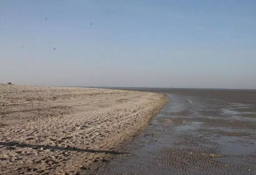 فندق Schwarzer Adler Jever