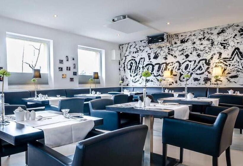 Отель Youngstar