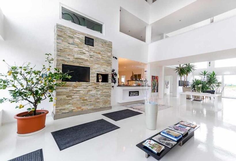 Отель Youngstar