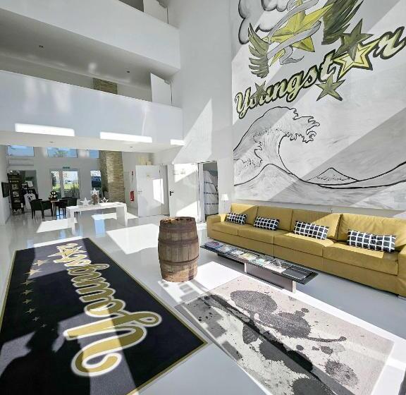 Отель Youngstar