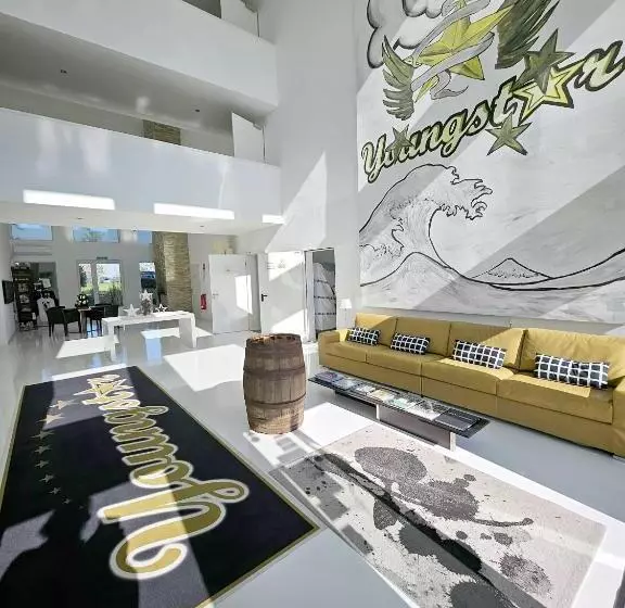 Hotel Youngstar