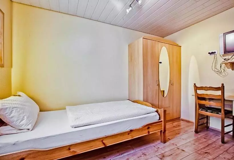 Пансион Landgasthaus Kreuz Beim Tom