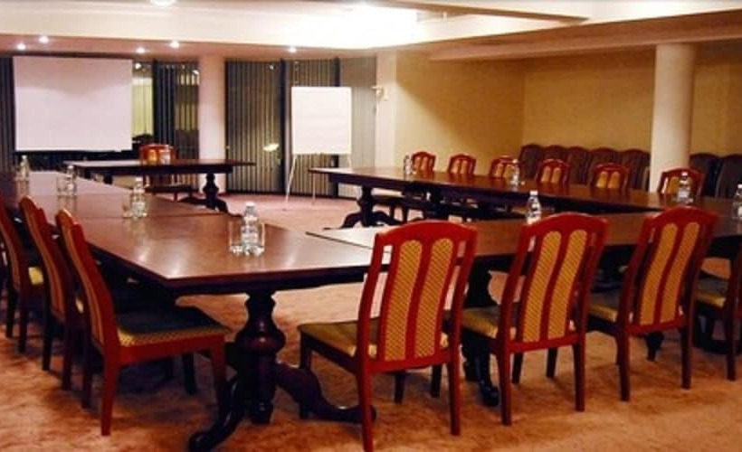 هتل Ambasador Chojny