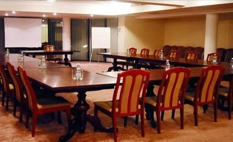 هتل Ambasador Chojny