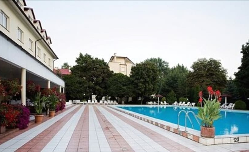 هتل Ambasador Chojny