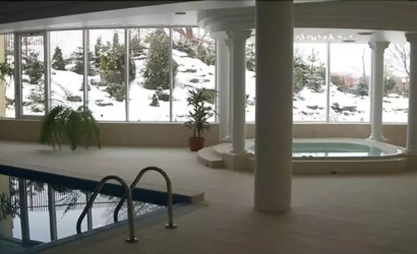 هتل Ambasador Chojny