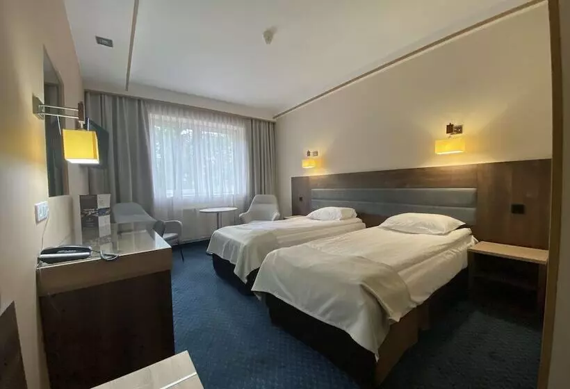 هتل Ambasador Chojny