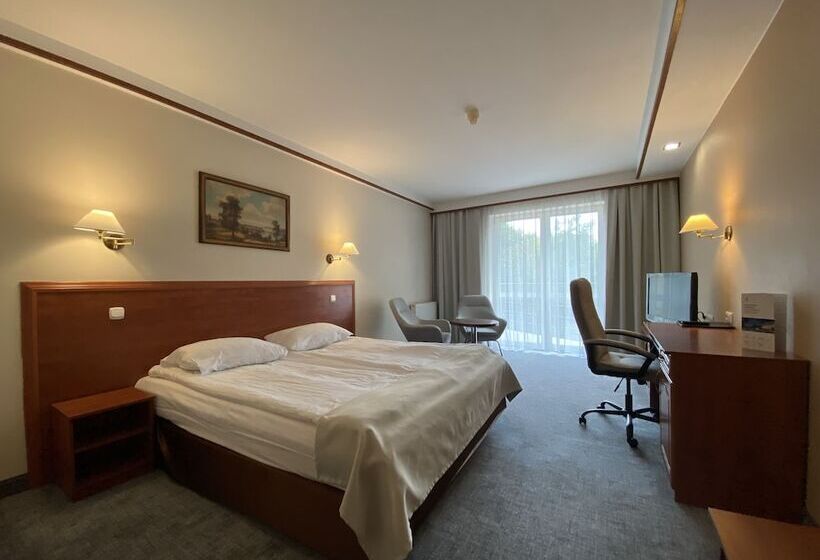 هتل Ambasador Chojny