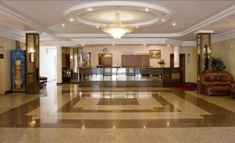 هتل Ambasador Chojny