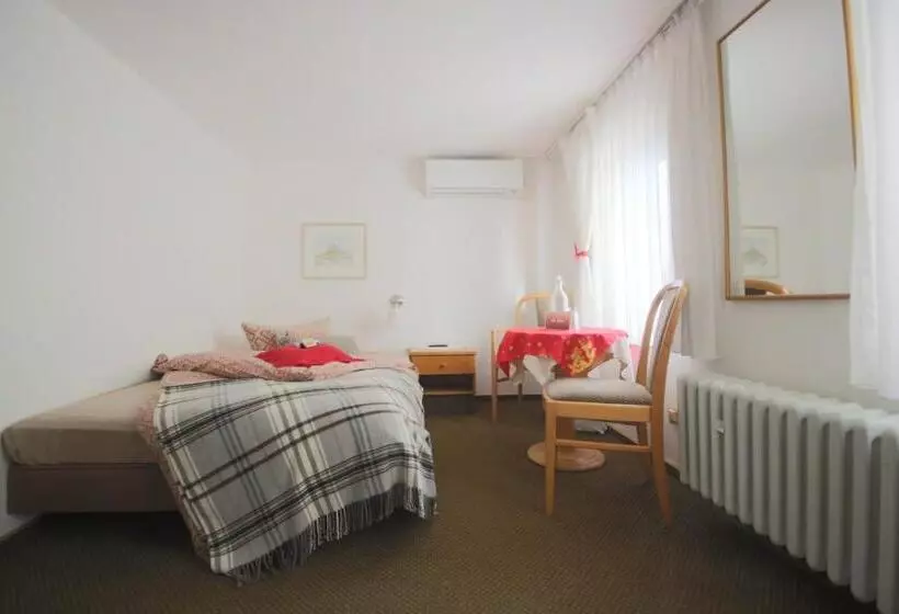 בית מלון כפרי Barbarossa Garni