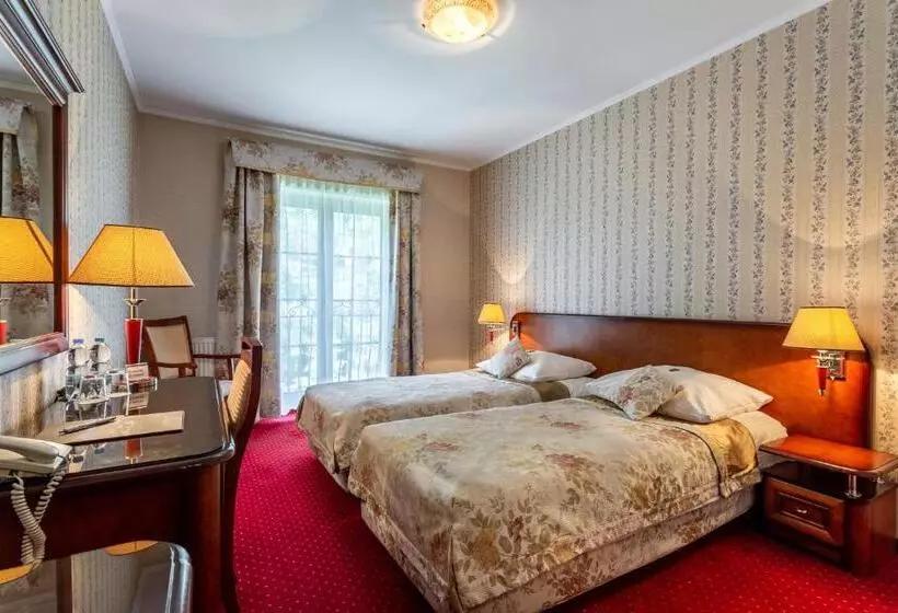 酒店 Dworek Tryumf