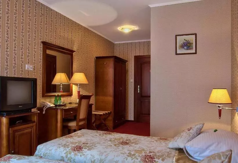 酒店 Dworek Tryumf