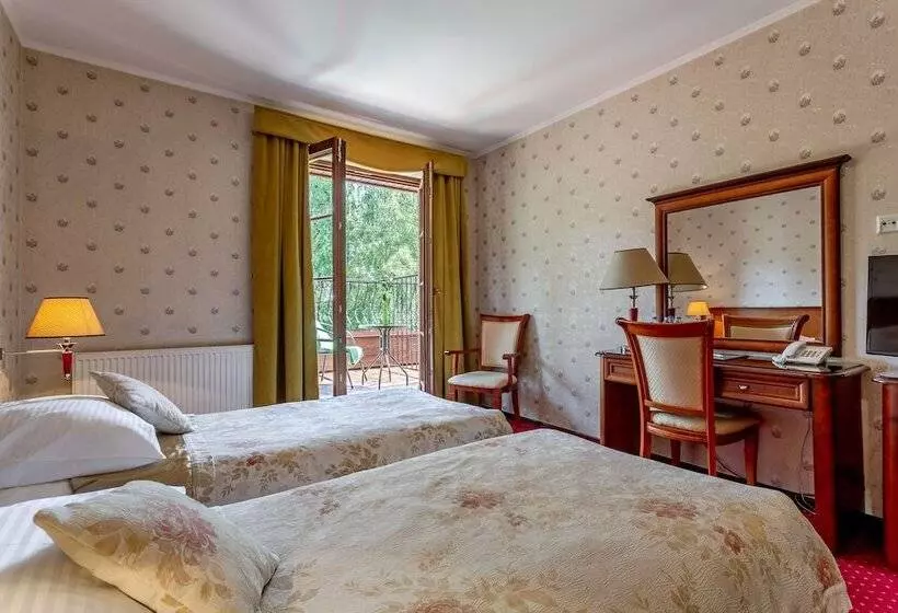 酒店 Dworek Tryumf