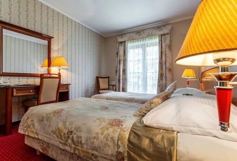 酒店 Dworek Tryumf