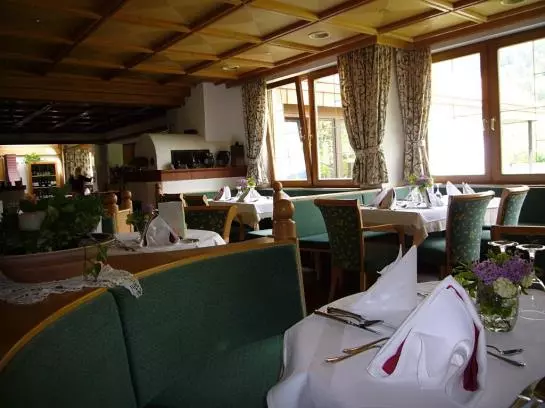 住宿加早餐  Waldpension Putz