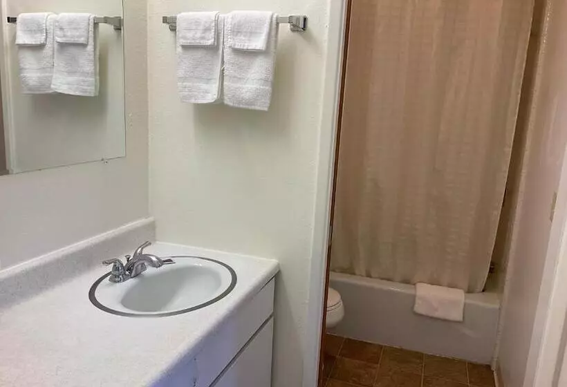 Отель Front Street Inn