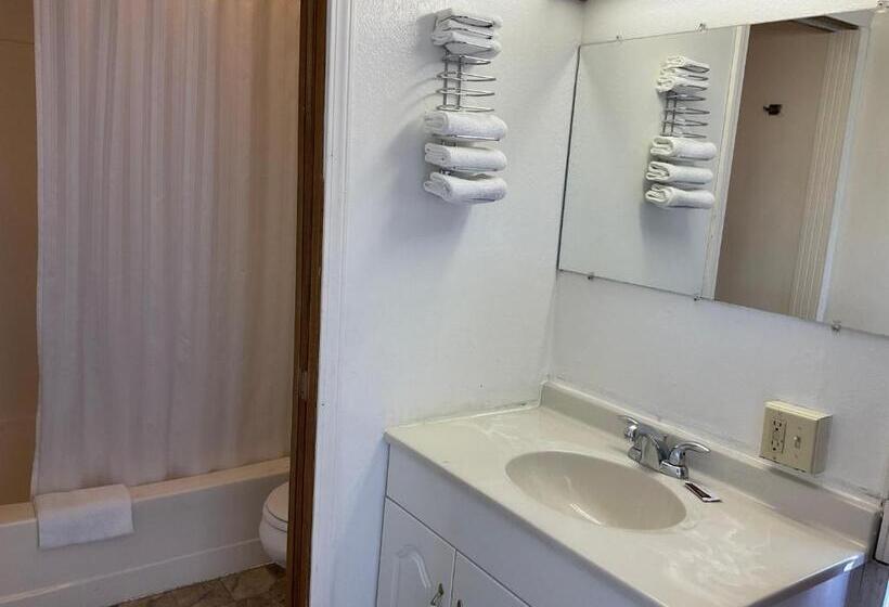 בית מלון כפרי Front Street Inn