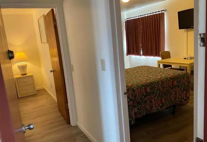 Отель Front Street Inn