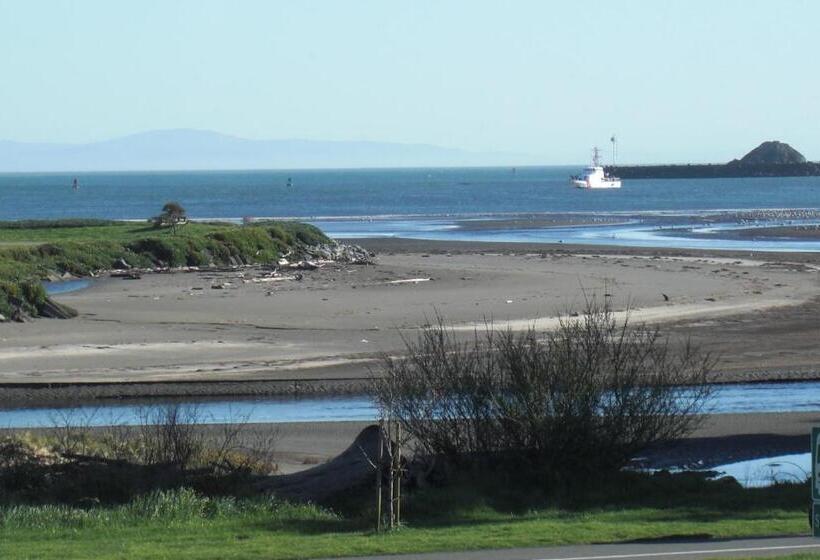 בית מלון כפרי Front Street Inn