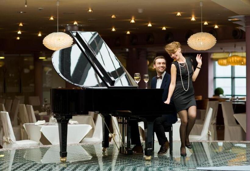 בית מלון כפרי Ikar Plaza