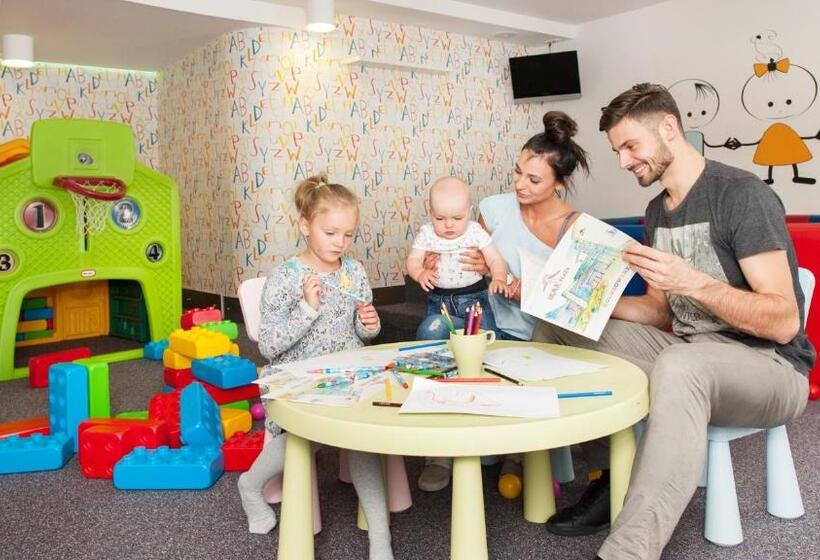 בית מלון כפרי Ikar Plaza