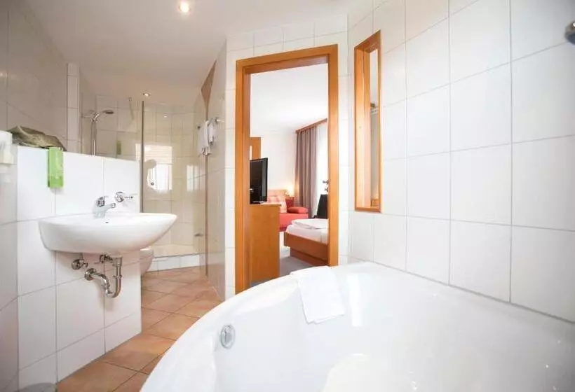 فندق Neumaiers Hirsch Gasthof Und Land