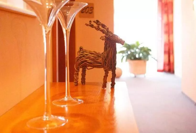 فندق Neumaiers Hirsch Gasthof Und Land