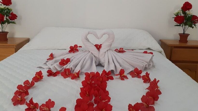 مسافرخانه Backpakers Oasis De Moron