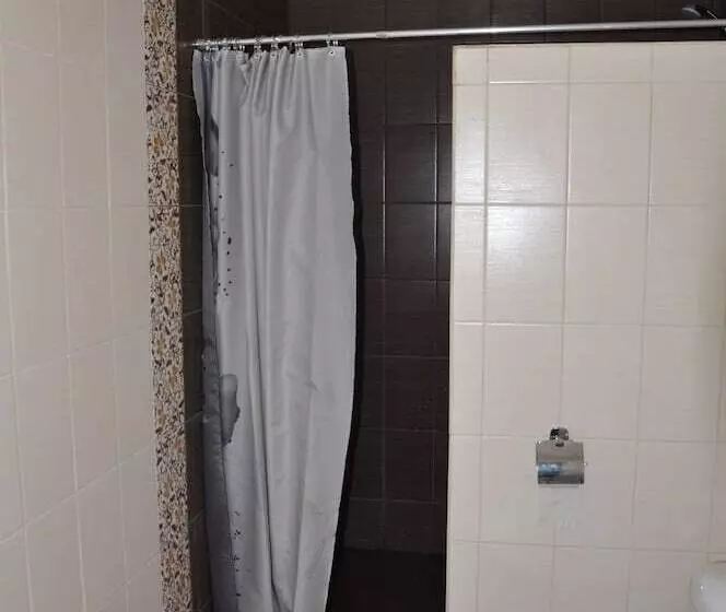 هتل 4 Rooms