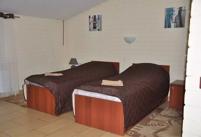 هتل 4 Rooms
