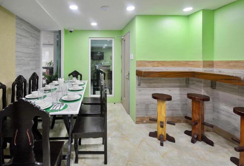 Hotel Emerald Island