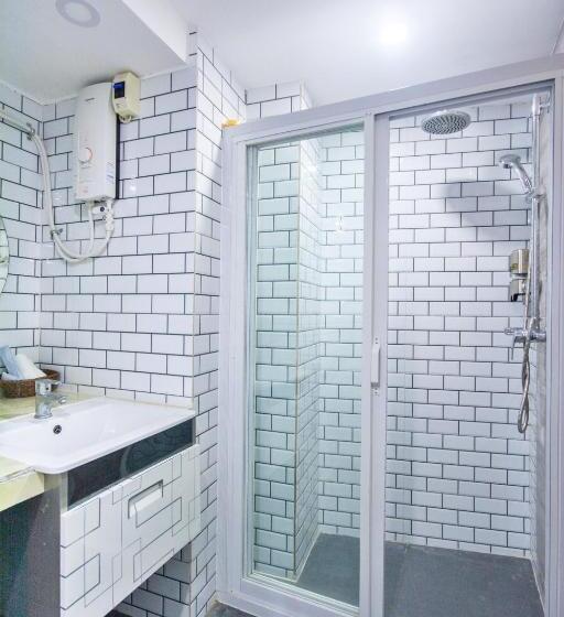 Hotel Emerald Island