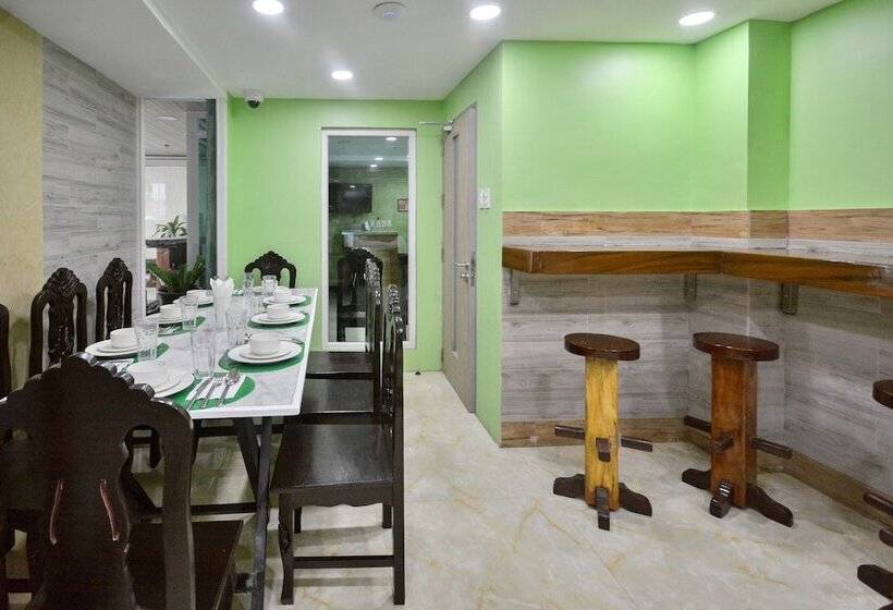 Hotel Emerald Island