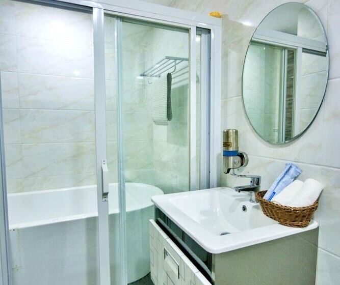 Hotel Emerald Island