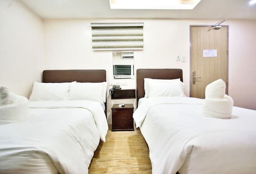 Hotel Emerald Island