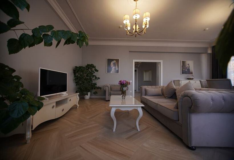 فندق Grand Kavkaz