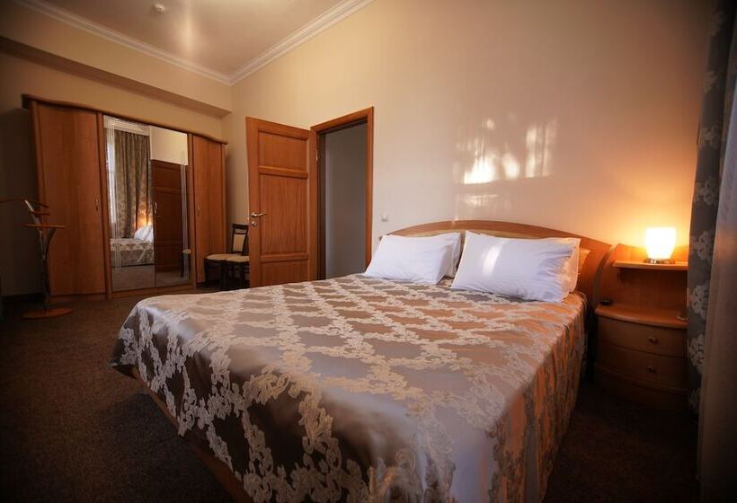 فندق Grand Kavkaz