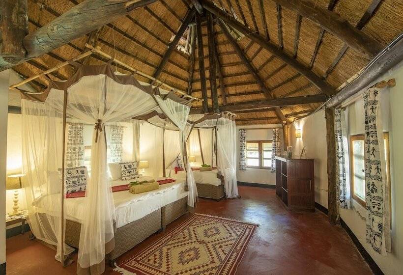 هتل Pioneer Lodge Camp And Safaris