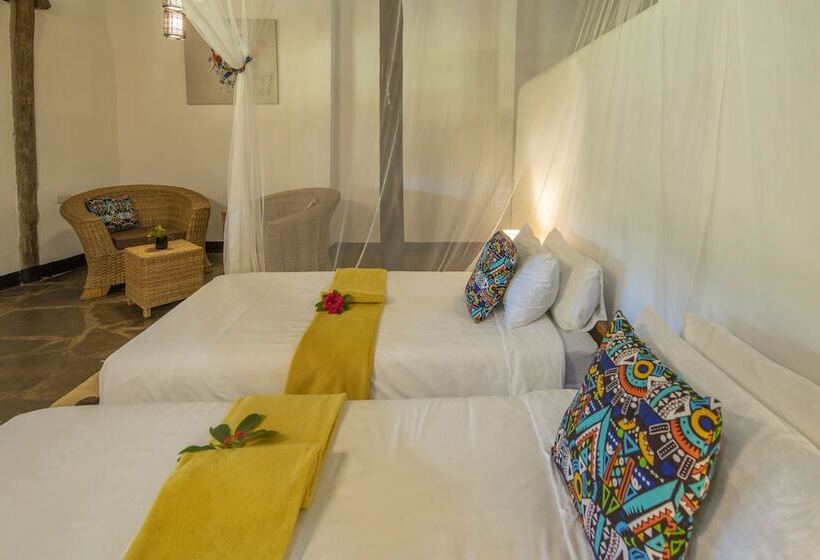 هتل Pioneer Lodge Camp And Safaris