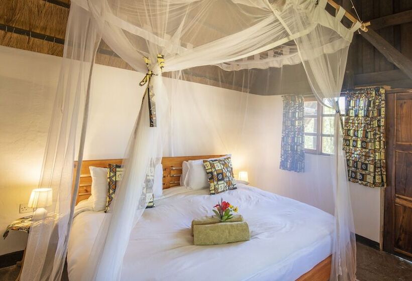 هتل Pioneer Lodge Camp And Safaris