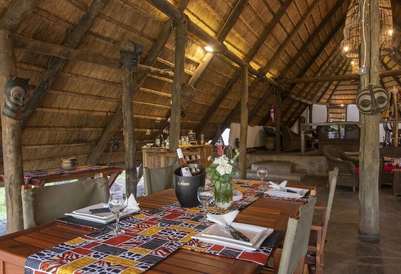 هتل Pioneer Lodge Camp And Safaris
