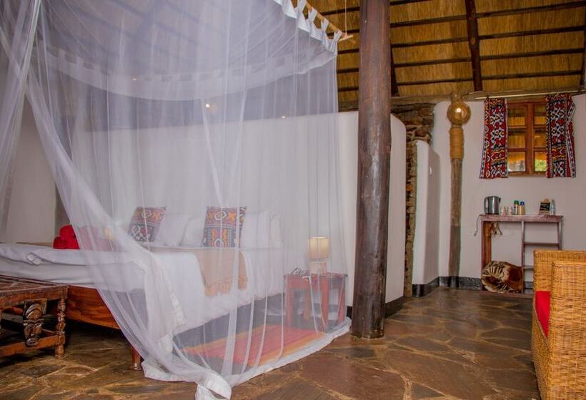 هتل Pioneer Lodge Camp And Safaris