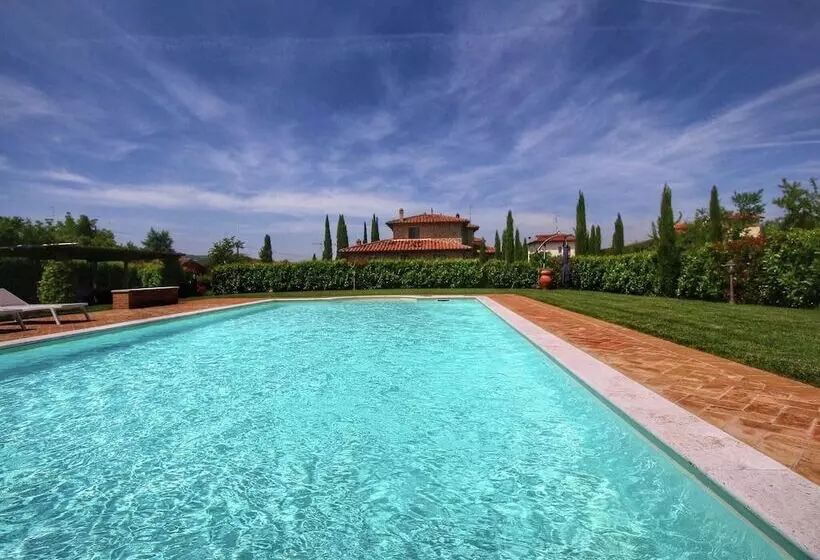 Nice Apartment In Lucignano With Shared Pool