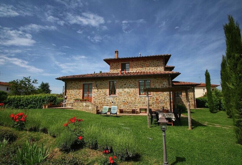 Nice Apartment In Lucignano With Shared Pool