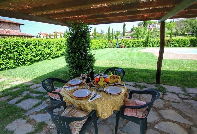 Nice Apartment In Lucignano With Shared Pool