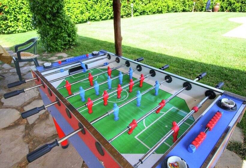 Nice Apartment In Lucignano With Shared Pool