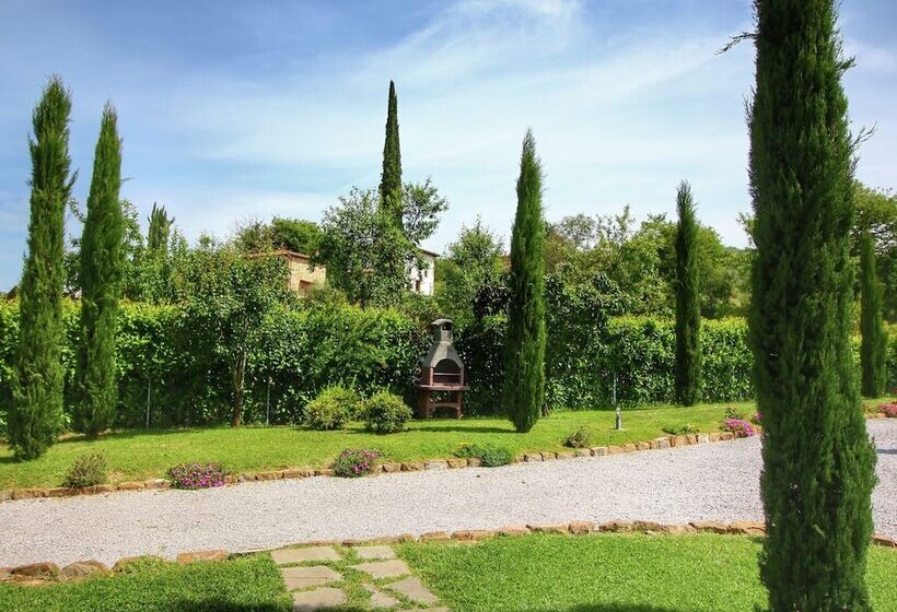 Nice Apartment In Lucignano With Shared Pool