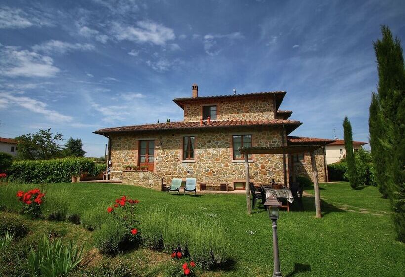 Nice Apartment In Lucignano With Shared Pool