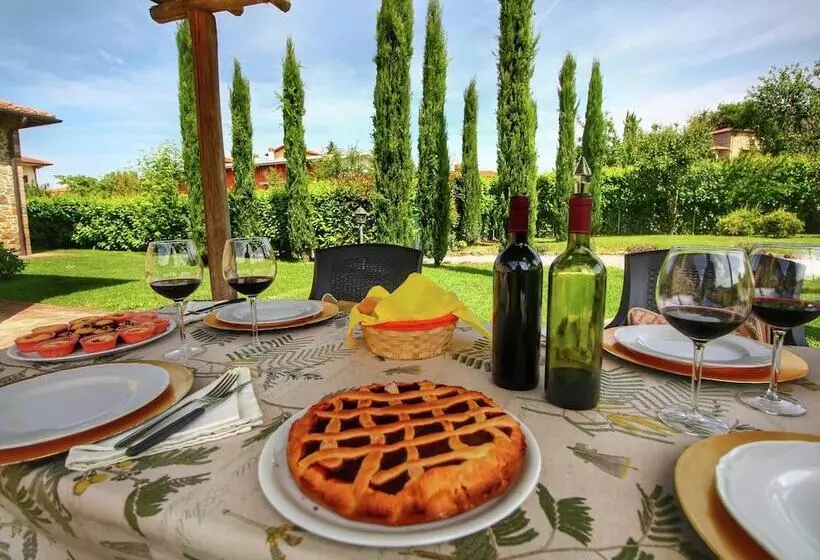 Nice Apartment In Lucignano With Shared Pool