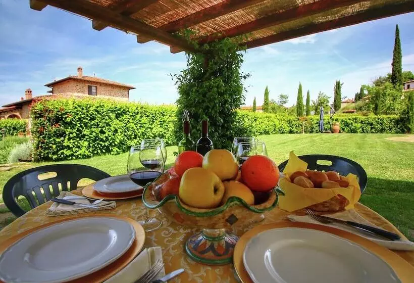 Nice Apartment In Lucignano With Shared Pool